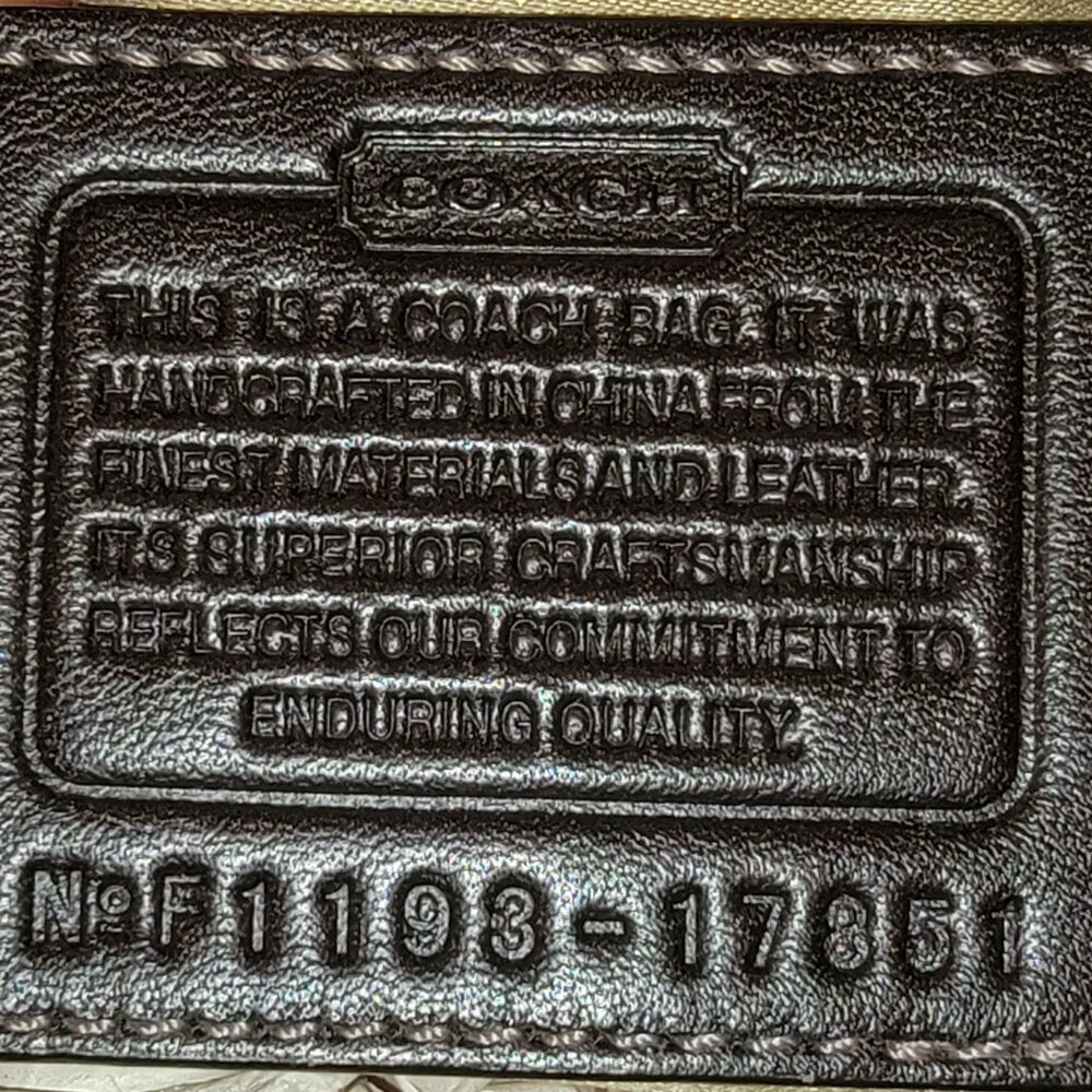 π RARE COACH BAG WITH COACH LOCK AND KEY w detachable strap - Picture 9 of 9